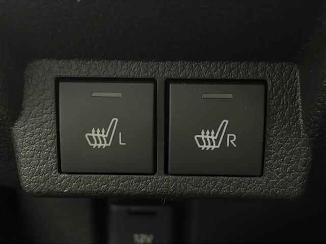 【シートヒーター】シートを温めてくれる暖房機器です!長時間座っていると負担が掛かりやすい背中や腰、または冬場などの寒い日に冷えやすい脚部に快適なぬくもりを伝えます。