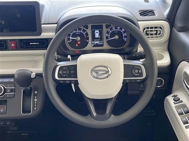 【ステアリング】軽い力で扱いやすいハンドルです。目立つ傷やスレなどなく綺麗な状態です!「プレミアム抗菌コートG」をいれていただくとさらに快適に!清潔なお車はお子様にも安心ですね!