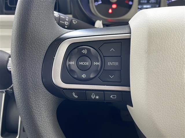 【ステアリングスイッチ】手元のボタンから、オーディオやナビなどの操作ができるので、よそ見をせずに安全に運転に集中できます!