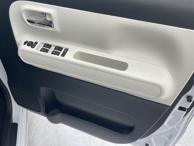 【パワーウインドウ】運転席のスイッチで、各席の窓ガラスの開閉ができます!あると便利ですよね!