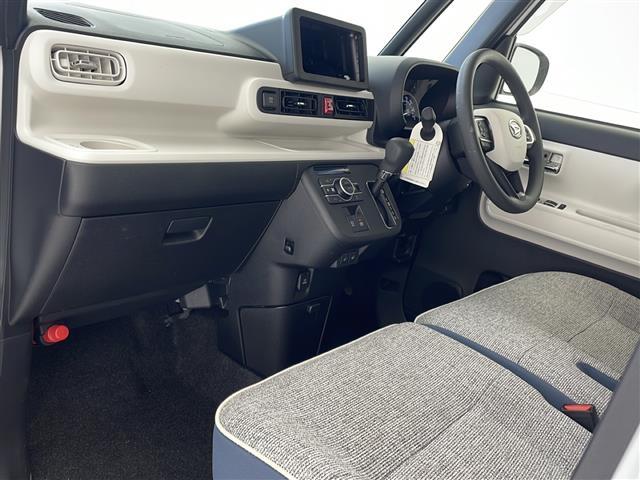 【助手席】きれいな助手席なので家族や友だちに乗ってもらっても安心です!