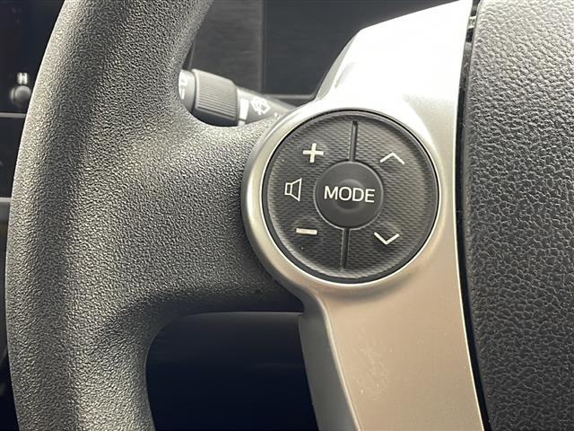 【 ステアリングスイッチ 】手元のスイッチでナビ操作が可能です!!非常に便利な機能です。取り付けのナビによってはオプション設定となっております!詳しくはスタッフまで♪