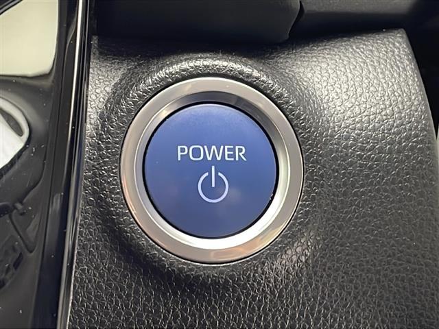 【 スマートキー&プッシュスタート 】鍵を挿さずにポケットに入れたまま鍵の開閉、エンジンの始動まで行えます。