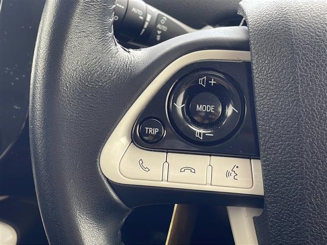【 ステアリングスイッチ 】手元のスイッチでナビ操作が可能です!!非常に便利な機能です。取り付けのナビによってはオプション設定となっております!詳しくはスタッフまで♪