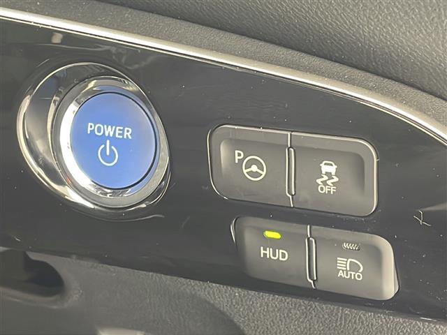 【 スマートキー&プッシュスタート 】鍵を挿さずにポケットに入れたまま鍵の開閉、エンジンの始動まで行えます。