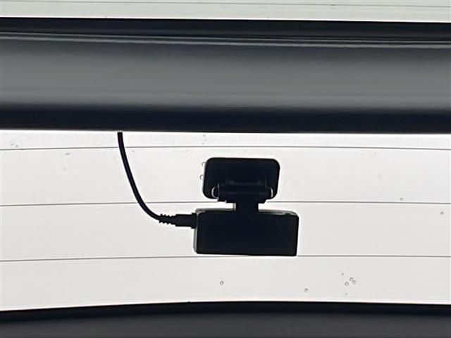 【 ドライブレコーダー 】運転中の記録を残します。事故などを起こした起こされた時の証拠を残します。