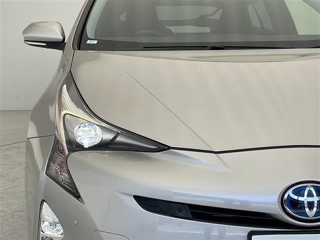 【 LEDヘッドライト 】悪天候や夜間の走行も視界良好で安心してお乗りいただけます。