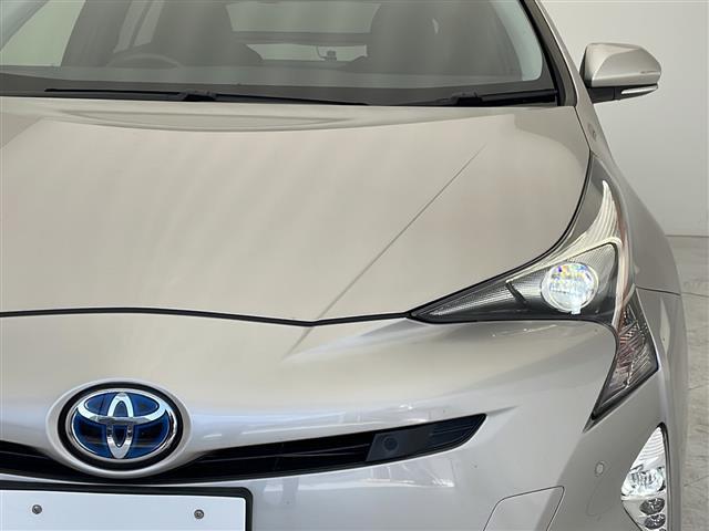 【 LEDヘッドライト 】悪天候や夜間の走行も視界良好で安心してお乗りいただけます。