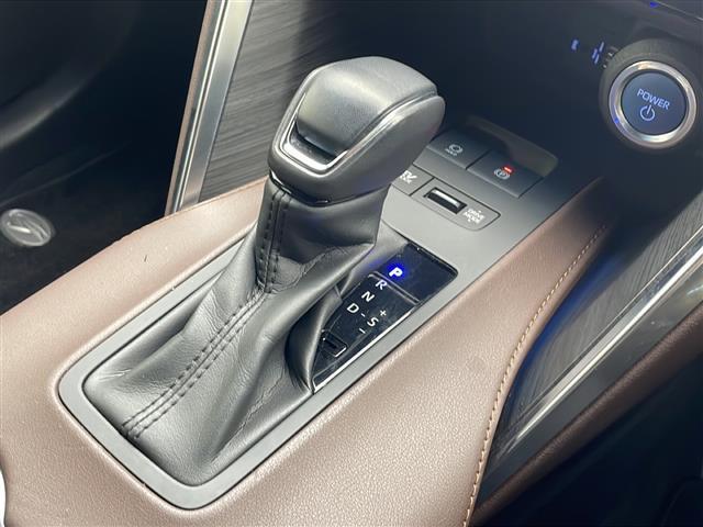 【シフトレバー】シフトの操作がしやすく快適なドライブを楽しんでいただけます!