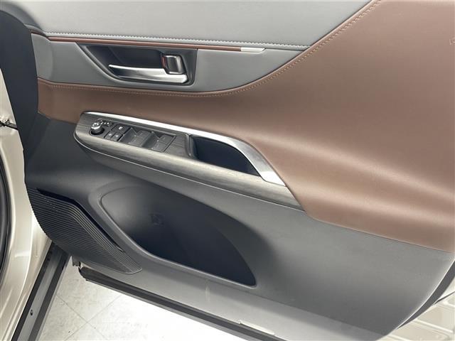 【パワーウインドウ】運転席のスイッチで、各席の窓ガラスの開閉ができます!あると便利ですよね!