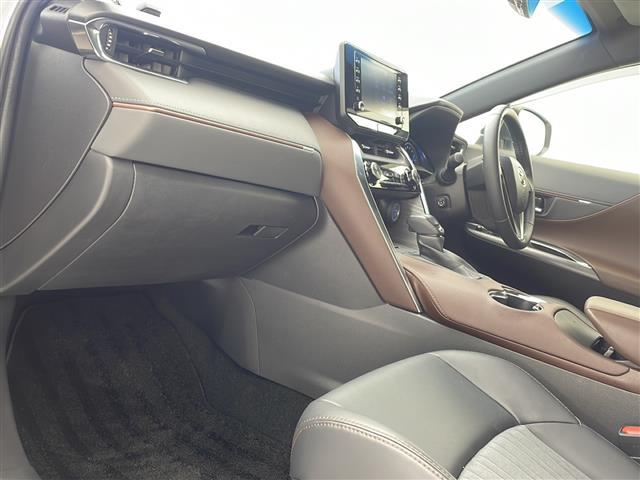 【助手席】きれいな助手席なので家族や友だちに乗ってもらっても安心です!