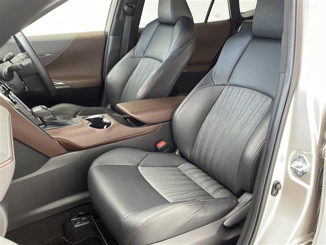 【助手席】きれいな助手席なので家族や友だちに乗ってもらっても安心です!