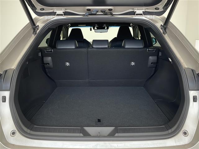 【ラゲッジスペース】リアシートを倒せばこの大容量!!ダンボールなどの大きい荷物も釣り具などの長尺物まで様々載せられそうです!!