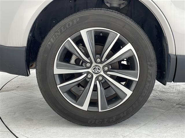 【純正アルミホイール】純正の専用アルミホイールが足元を飾ります!IDOMでは、社外アルミホイールや、スタッドレスタイヤも取扱いしております。ぜひご相談ください。