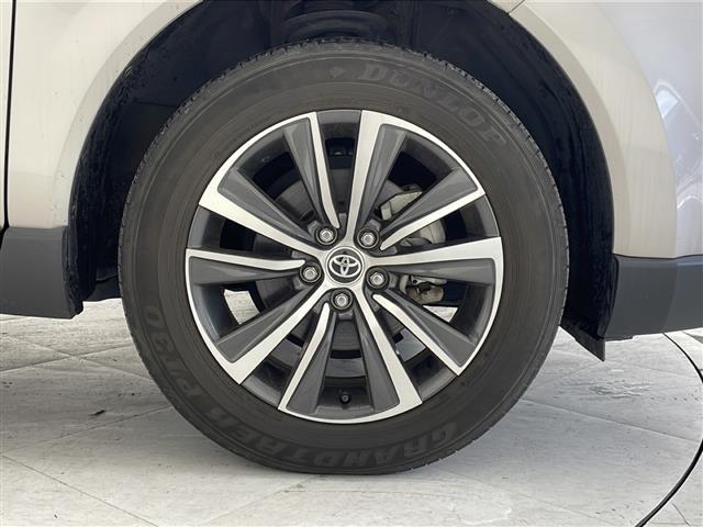 【純正アルミホイール】純正の専用アルミホイールが足元を飾ります!IDOMでは、社外アルミホイールや、スタッドレスタイヤも取扱いしております。ぜひご相談ください。