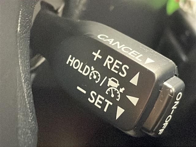 【 アダプティブクルーズコントロール 】設定した車速内で自動で加減速。先行車との車間距離を適切に維持した追従走行が可能です。