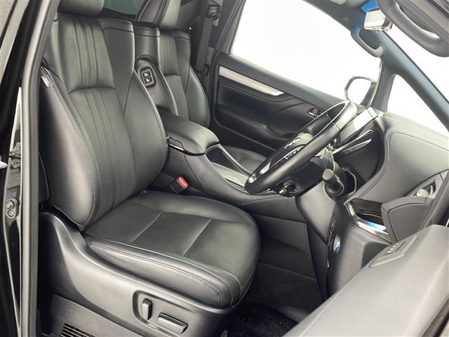 【 フロントシート 】使えるフロントシートで快適ドライブ。