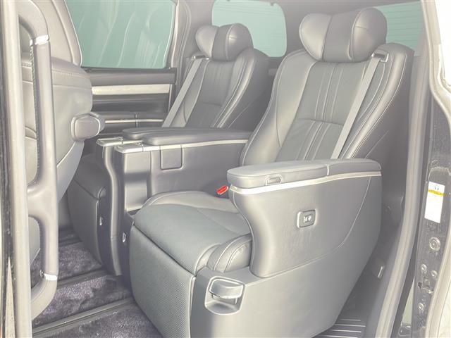 【 オットマン 】オットマン装備のシートなので長距離ドライブも快適にお乗りいただけます。