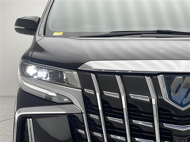 【 LEDヘッドライト 】悪天候や夜間の走行も視界良好で安心してお乗りいただけます。