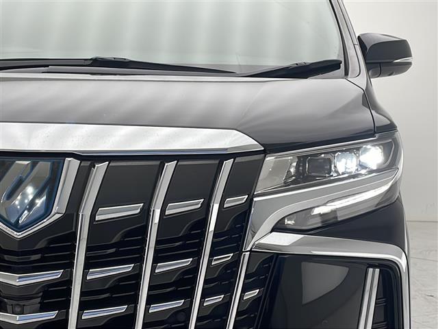 【 LEDヘッドライト 】悪天候や夜間の走行も視界良好で安心してお乗りいただけます。