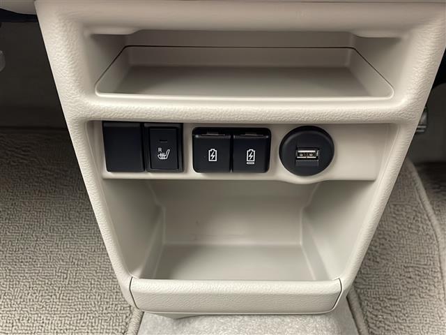 【シートヒーター】シートを温めてくれる暖房機器です!長時間座っていると負担が掛かりやすい背中や腰、または冬場などの寒い日に冷えやすい脚部に快適なぬくもりを伝えます。