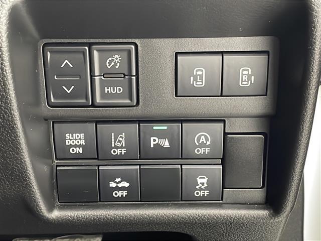 【　両側パワースライドドア　】小さなお子様でもボタンひとつで楽々乗り降り出来ます♪駐車場で両手に荷物を抱えている時もボタンひとつで自動で開いてくれますので、ご家族でのお買い物にとっても便利な装備です♪