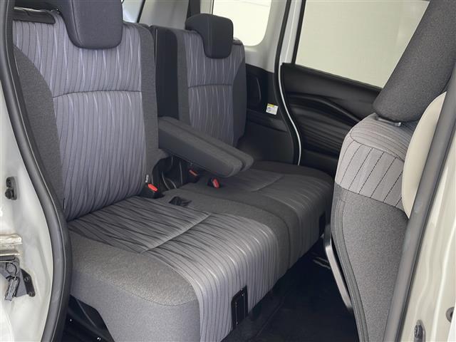 【 セカンドシート 】2列目も広々お乗りいただけます♪