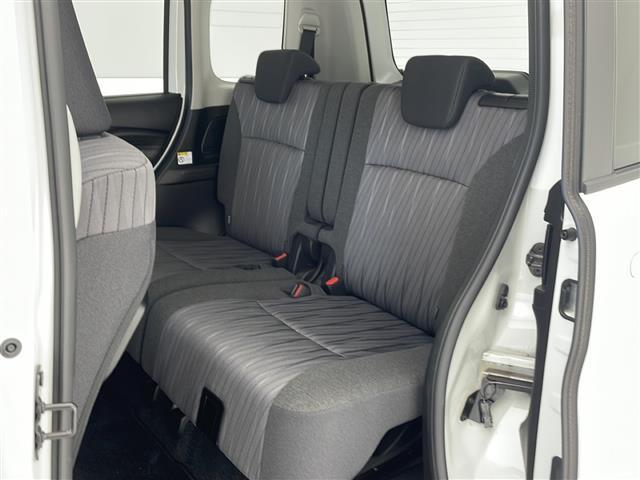 【 セカンドシート 】2列目も広々お乗りいただけます♪