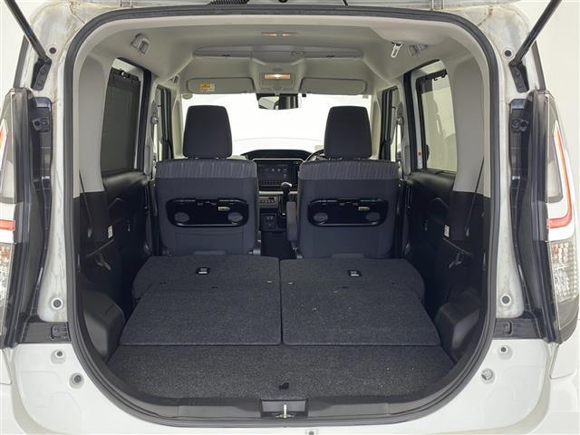 【ラゲッジスペース】リアシートを倒せばこの大容量!!ダンボールなどの大きい荷物も釣り具などの長尺物まで様々載せられそうです!!