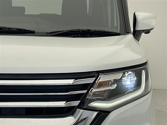 【 LEDヘッドライト 】悪天候や夜間の走行も視界良好で安心してお乗りいただけます。