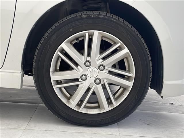 【純正15インチアルミホイール】専用のアルミなので、お車のイメージにぴったり!!社外のアルミやスタッドレスタイヤも取り扱いございます!!ドレスアップもカスタマイズもお任せください!!