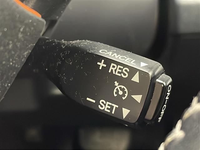 シエンタ ハイブリッドＧ　クエロ　純正ナビ　両側パワースライドドア　ＥＴＣ　トヨタセーフティセンス　プッシュスタート　スマートキー　クルーズコントロール　ハーフレザーシート　シートヒーター　ＬＥＤヘッドライト　オートライト（11枚目）