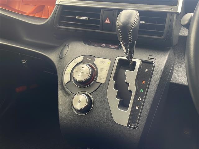 シエンタ ハイブリッドＧ　クエロ　純正ナビ　両側パワースライドドア　ＥＴＣ　トヨタセーフティセンス　プッシュスタート　スマートキー　クルーズコントロール　ハーフレザーシート　シートヒーター　ＬＥＤヘッドライト　オートライト（14枚目）