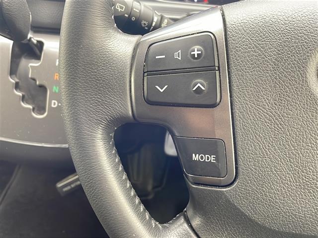 【ステアリングスイッチ】手元のボタンから、オーディオやナビなどの操作ができるので、よそ見をせずに安全に運転に集中できます！