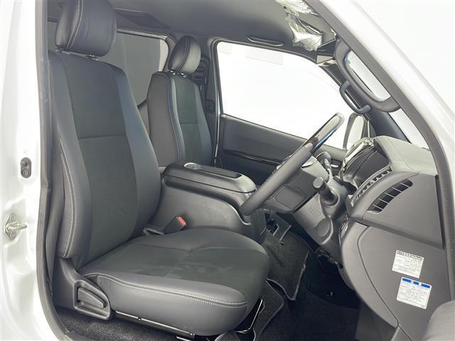 【運転席】座り心地が良いシートなので長時間の運転でも快適にお過ごしいただけます。新品のフロアマットのご注文も可能です。掲載箇所以外にご希望の写真がございましたらお気軽にお問い合わせ下さい。