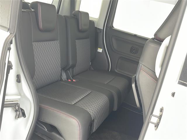 【　セカンドシート　】２列目も広々お乗りいただけます♪