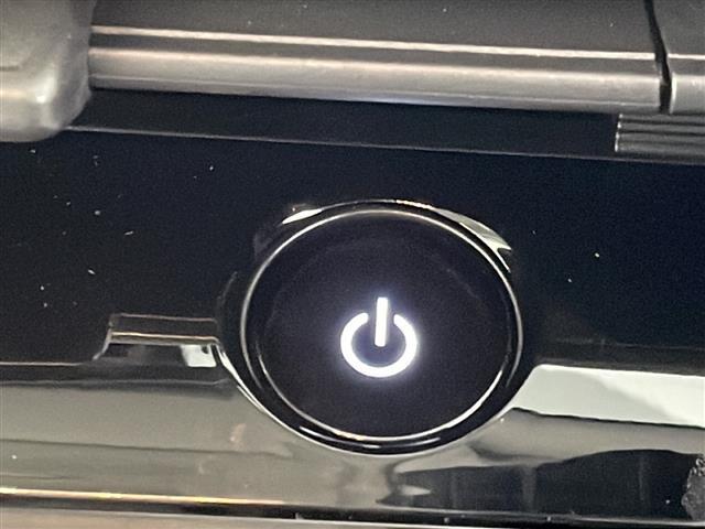 【　スマートキー・プッシュスタート　】鍵を挿さずにポケットに入れたまま鍵の開閉、エンジンの始動まで行えます。