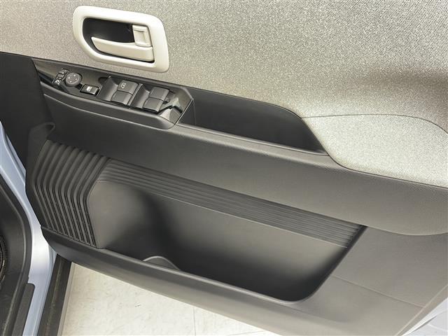 【　電動格納ミラー　】ドライバーの目線に合わせ、ミラーの上下左右調整が可能です。