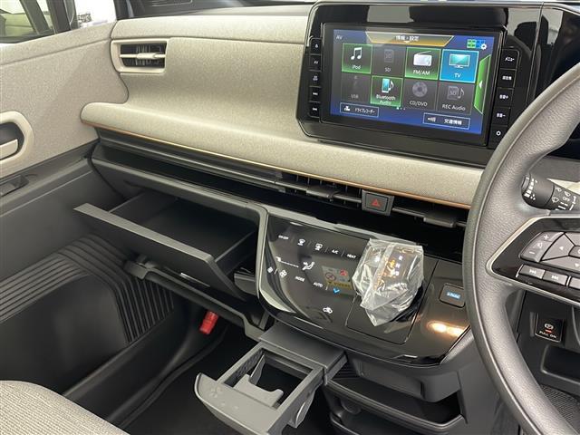 【　オートエアコン　】車内温度を感知して自動で温度調整をしてくれるのでいつでも快適な車内空間を創り上げます。