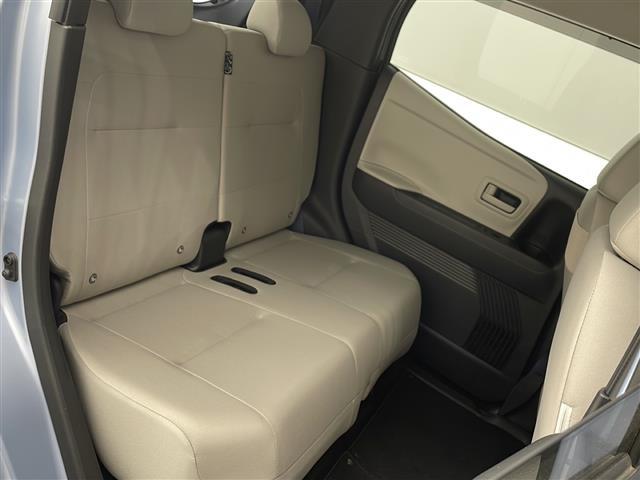 【　セカンドシート　】２列目も広々お乗りいただけます。