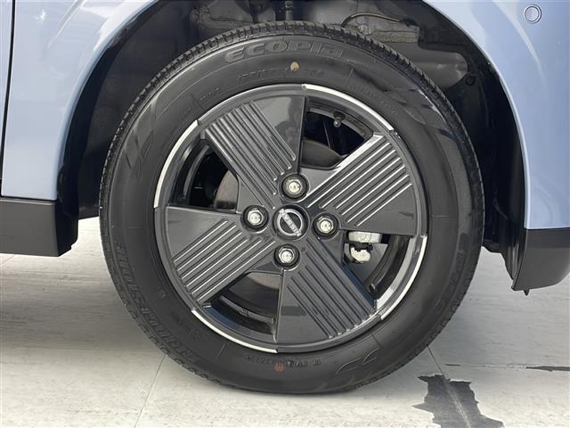 【純正アルミホイール】専用のアルミなので、お車のイメージにぴったり。社外のアルミやスタッドレスタイヤも取り扱いございます。ドレスアップもカスタマイズもお任せください。