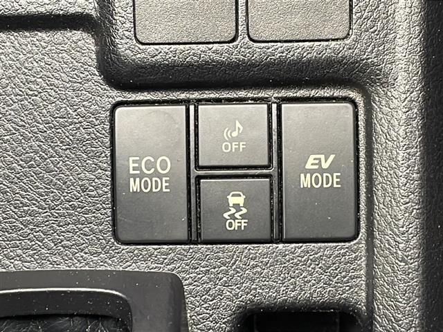 【　横滑り防止装置　】急なハンドル操作時や滑りやすい路面を走行中に車両の横滑りを感知すると、自動的に車両の進行方向を保つように車両を制御します。』