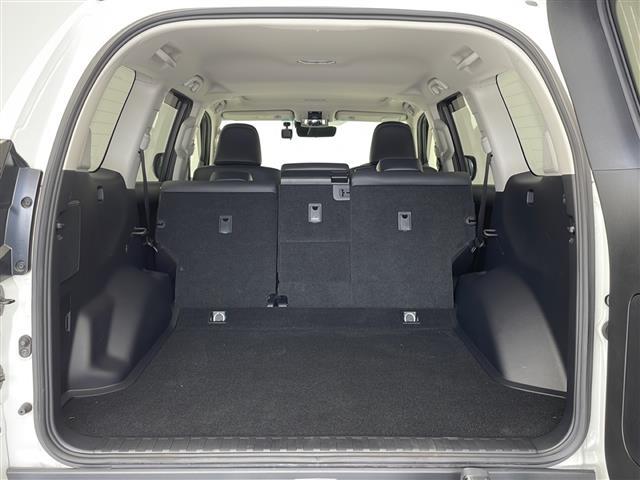 【　ラゲッジスペース　】リアシートを倒せばこの大容量！！ダンボールなどの大きい荷物も釣り具などの長尺物まで様々載せられそうです！！