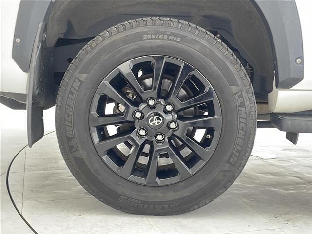 【　純正１８インチアルミホイール　】専用のアルミなので、お車のイメージにぴったり！！社外のアルミやスタッドレスタイヤも取り扱いございます！！ドレスアップもカスタマイズもお任せください！！