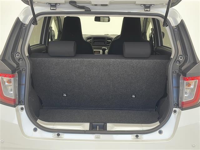 【ラゲッジスペース】ダンボールなどの大きい荷物も釣り具などの長尺物まで様々載せられそうです。