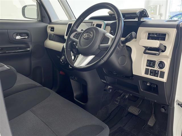 【運転席】座り心地が良いシートなので長時間の運転でも快適にお過ごしいただけます。新品のフロアマットのご注文も可能です。掲載箇所以外にご希望の写真がございましたらお気軽にお問い合わせ下さい。