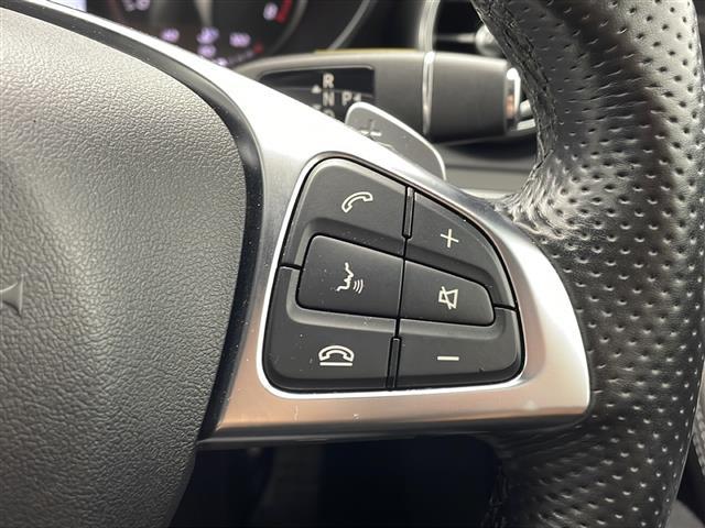 【　ステアリングスイッチ　】手元のスイッチでナビ操作が可能です。非常に便利な機能です。取り付けのナビによってはオプション設定となっております。