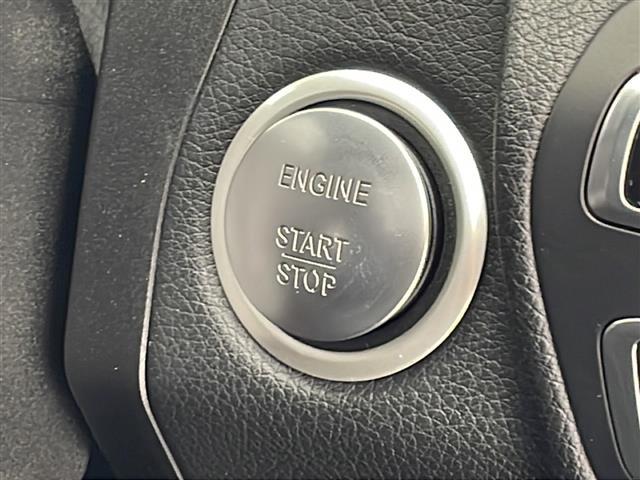 【　スマートキー・プッシュスタート　】鍵を挿さずにポケットに入れたまま鍵の開閉、エンジンの始動まで行えます。