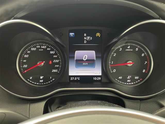 【　メーター　】メーターまわりも鮮やかに照らし出され、デザイン、安全性ともにバッチリですね。