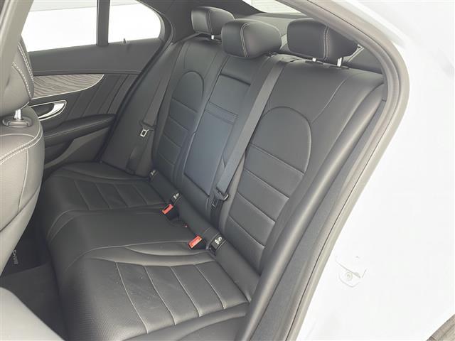 【　セカンドシート　】２列目も広々お乗りいただけます。